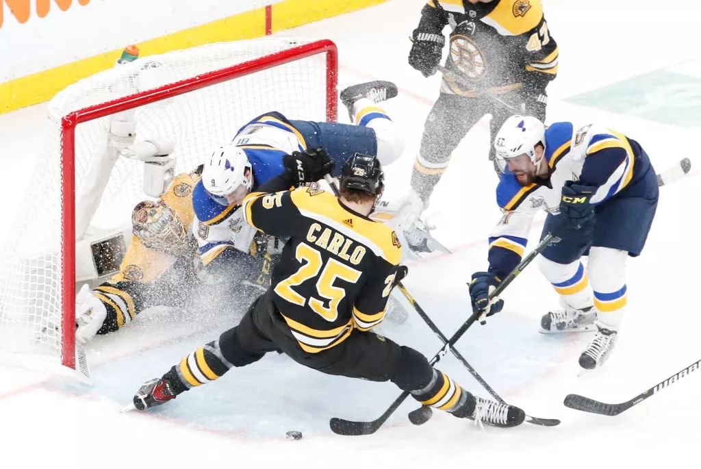 蓝调拿下球队首个斯坦利杯总冠军,奥赖利荣膺季后赛MVP