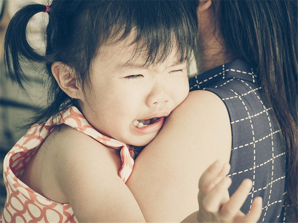 宝宝上幼儿园哭多久才适应,上幼儿园老是哭适应能力差怎么办