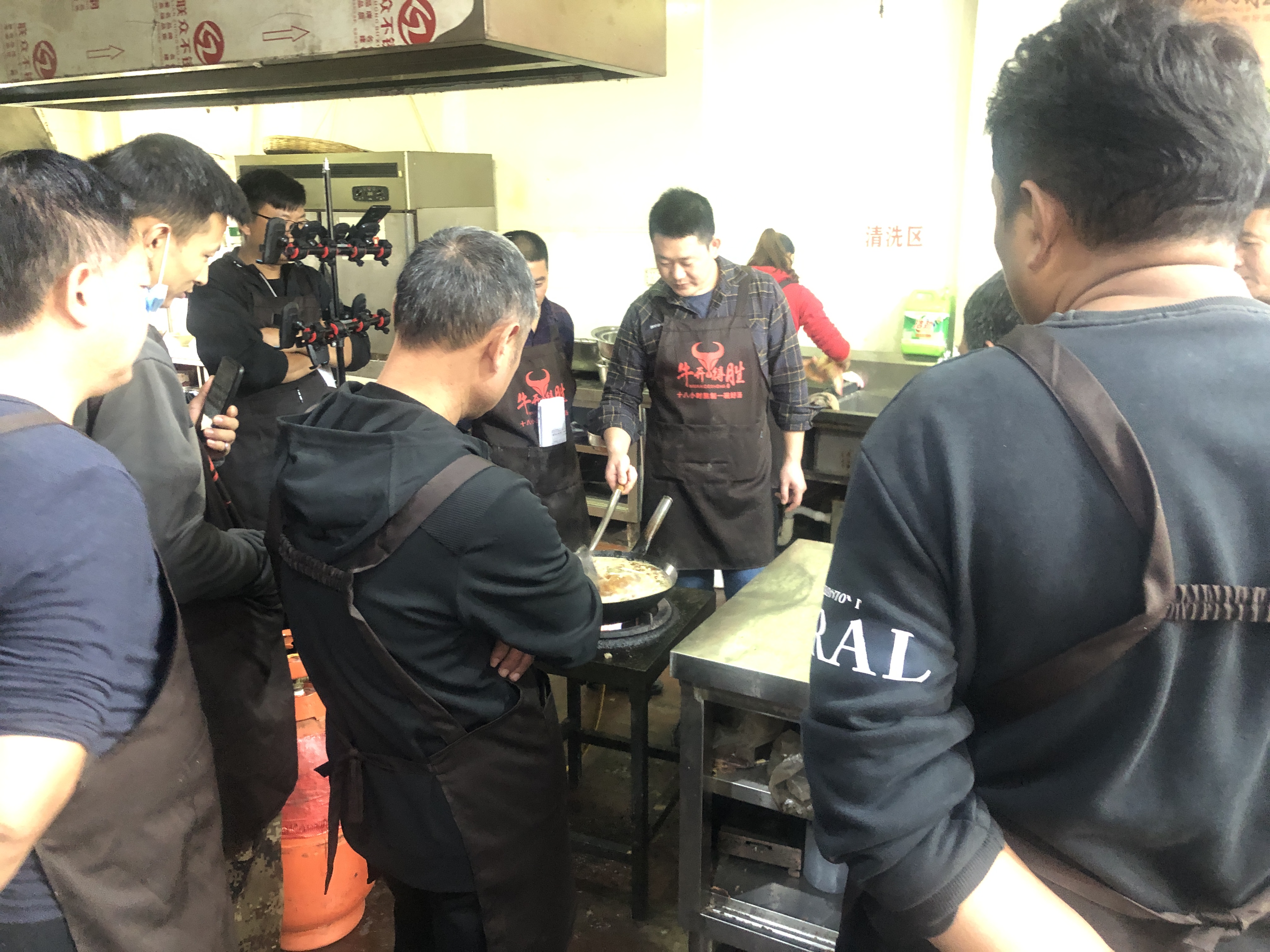 夫妻开店做淮南牛肉汤,夫妻农村开店