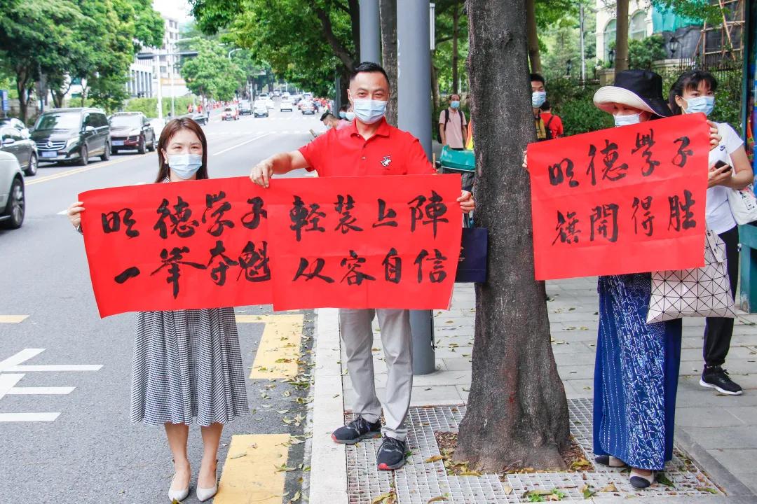 萌娃、萌宠纷纷抢镜!今年高考作文,深圳学生躺赢?