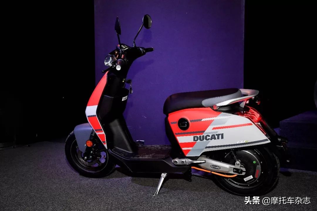 arairx7x杜卡迪碳纤维联名多少钱,杜卡迪电动车最新款