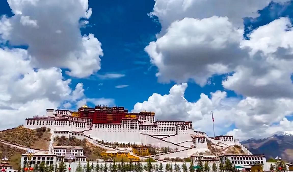 灯火辉煌的布达拉宫,洁白无瑕的布达拉宫