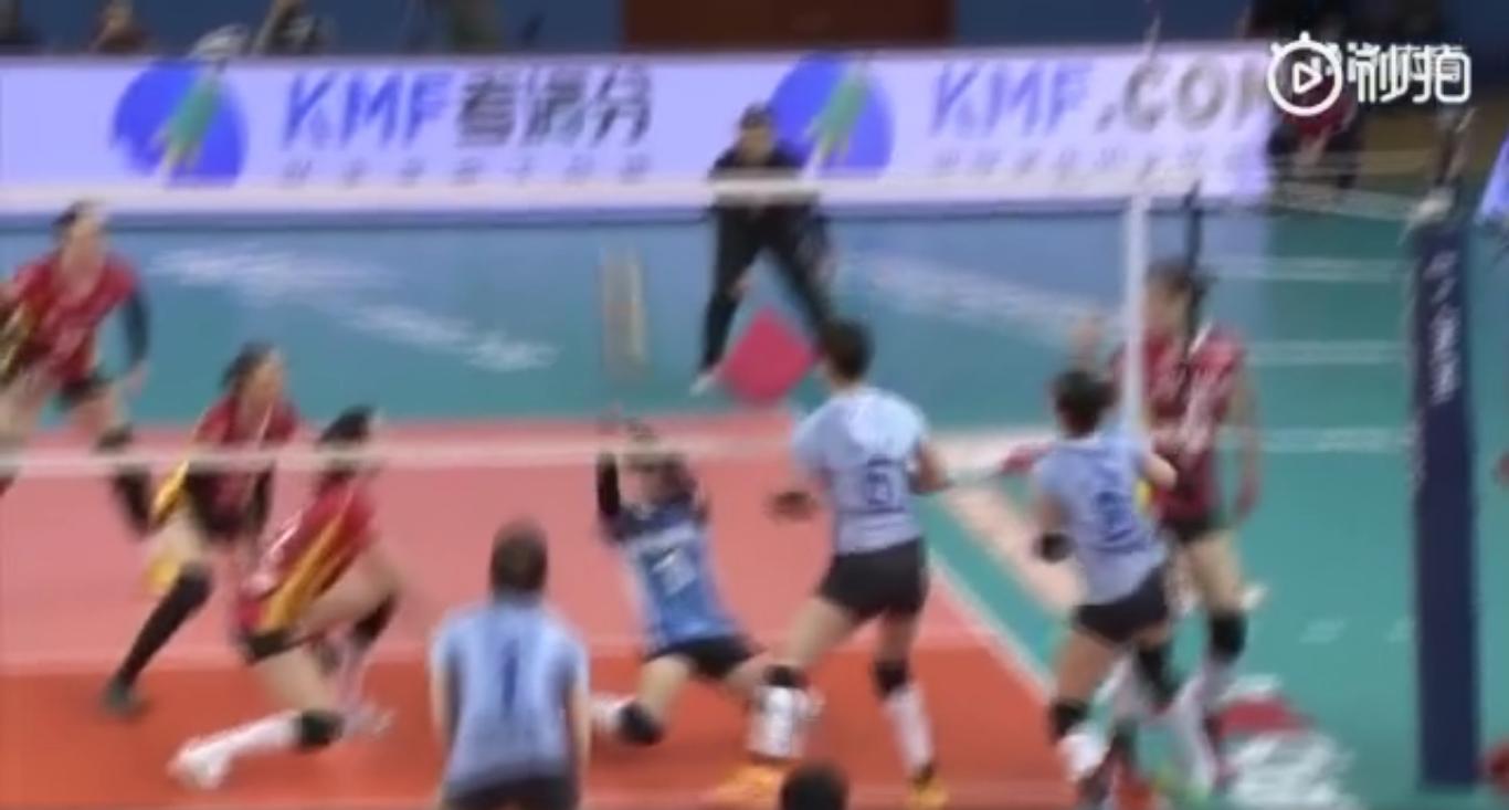 丁霞受伤视频疼哭,丁霞崴脚疼哭哪一场