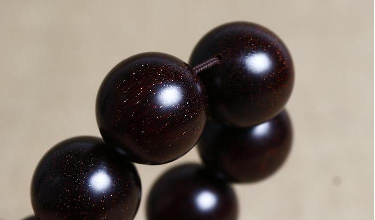 文玩金刚菩提手串保养,蜜蜡手串佩戴和保养方法