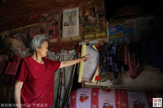 深山老两口5年还18万欠款，大妈每天抱着儿子遗像哭