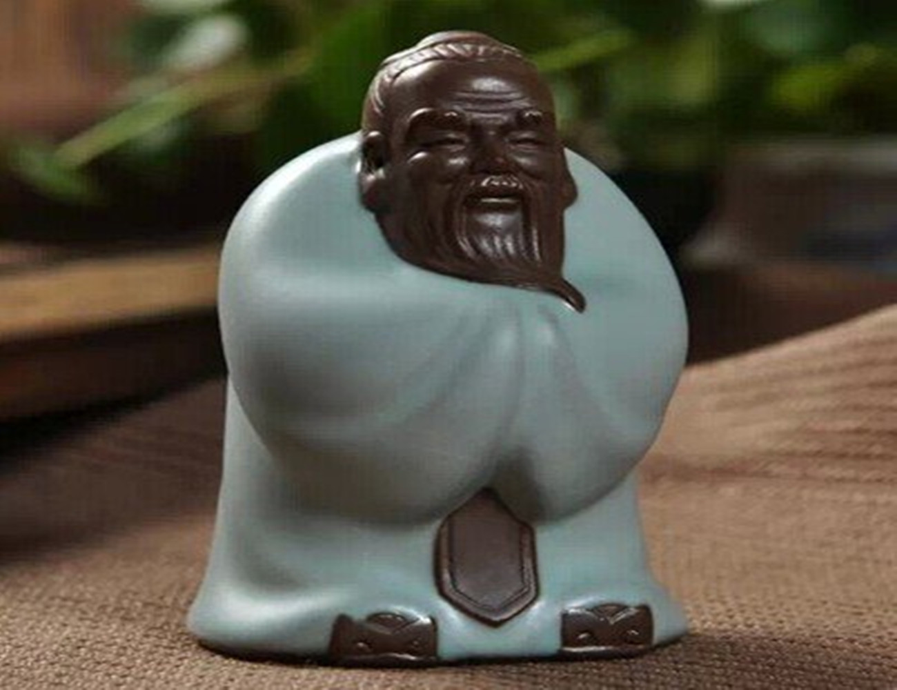 小小的茶宠：茶盘之上，茶汤润之，活灵活现，寓意吉祥，赏心悦目