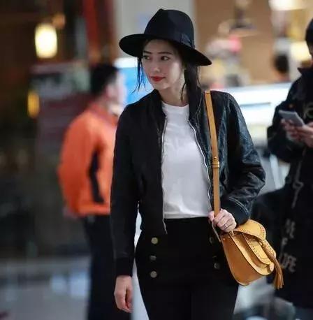 皮衣怎样穿才时髦呢,秋冬皮衣时髦穿搭