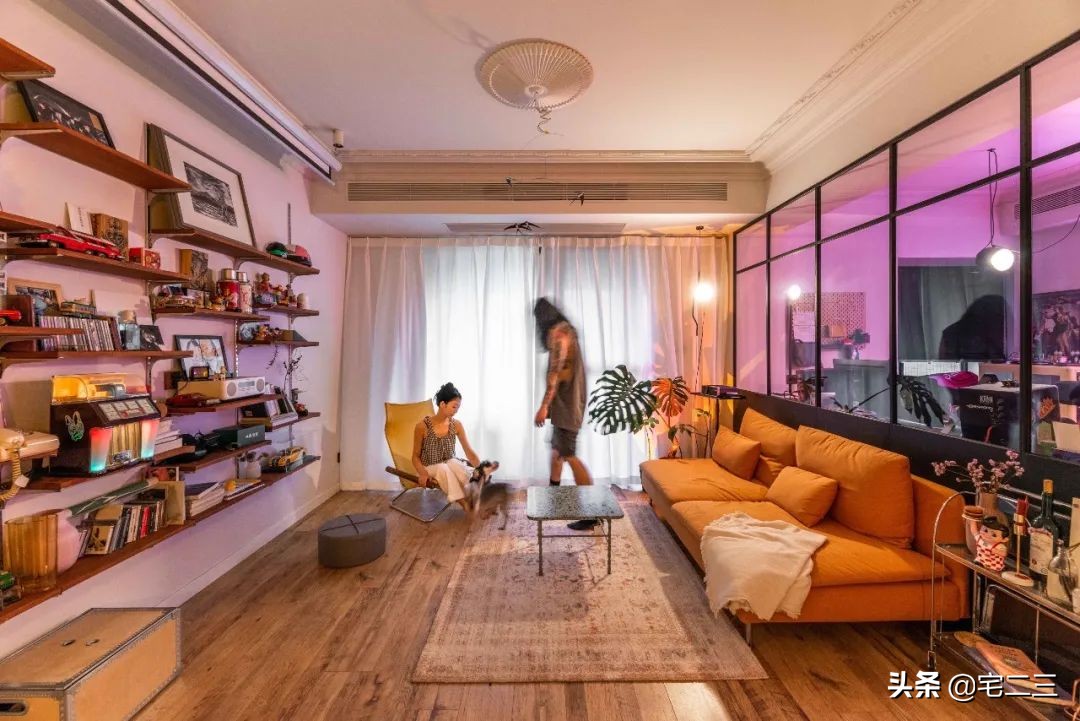 霓虹灯下，他们的“摇滚之家”