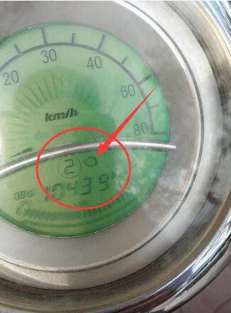 电动车在骑行时转不动方向,电动车骑行过程中突然不走了