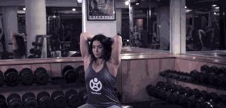 女孩子如何减掉拜拜肉,女生拜拜肉正确的锻炼方法