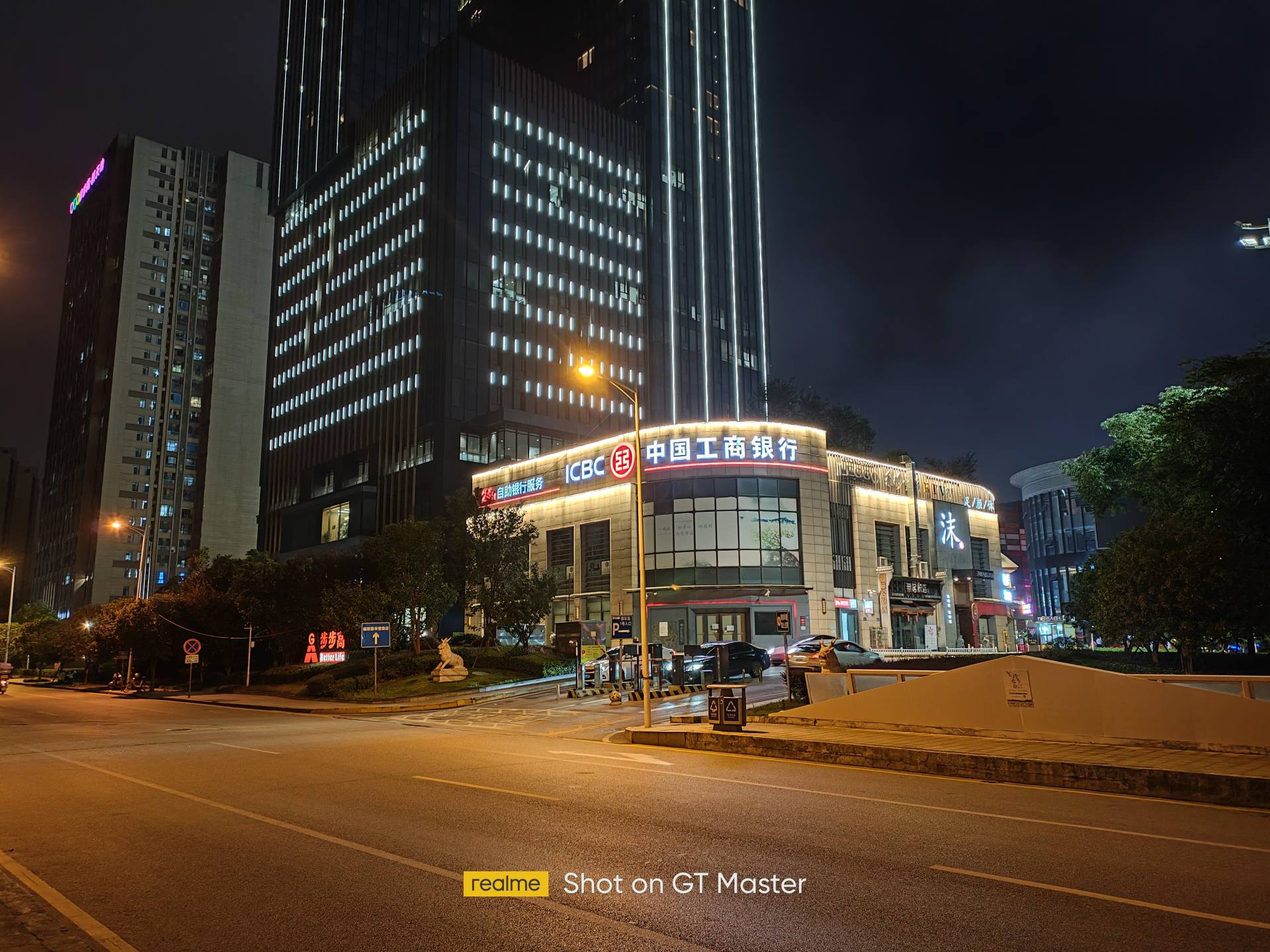 2000元买真我gt顶配合适吗,2000左右性价比高的realme手机