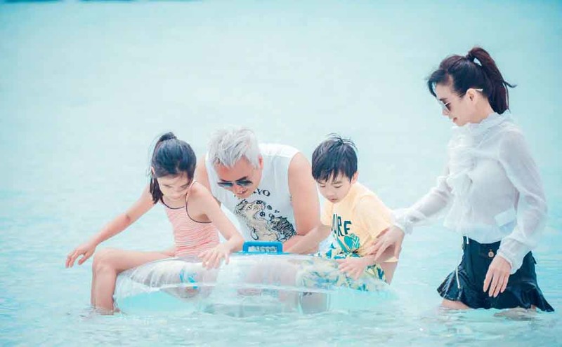 张庭50岁越活越潇洒,张庭50岁活成18岁让人羡慕的模样