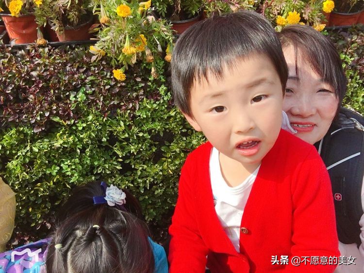 可爱的少妇自拍越来越丰满越来越成熟了