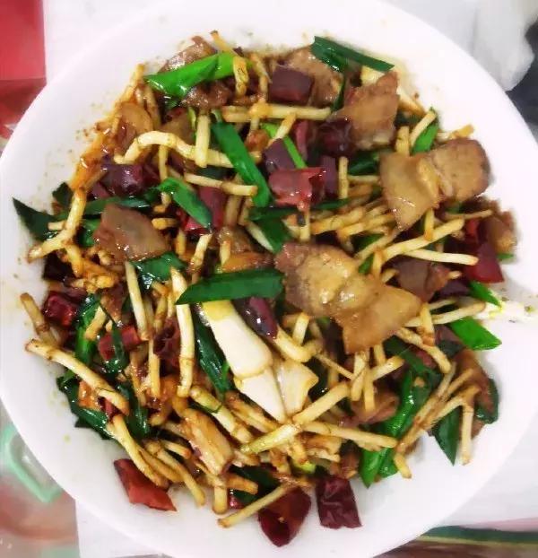 贵阳不光是辣味的，还有一种味道叫折耳根！