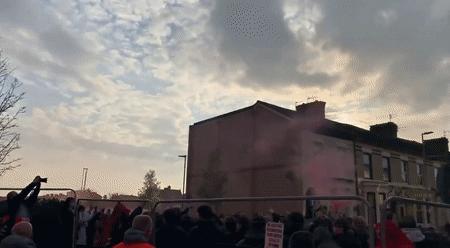 利物浦球迷被打,利物浦球迷被围殴