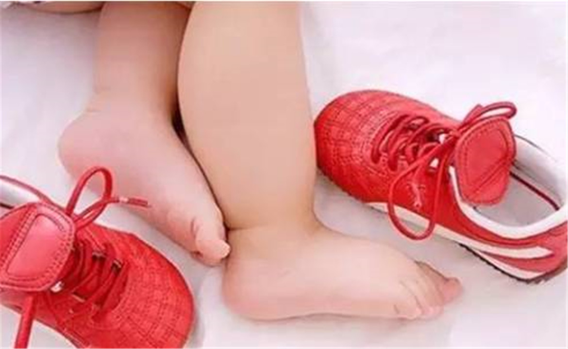 睡枕头和不睡枕头哪个好,睡枕头和不睡枕头的儿童