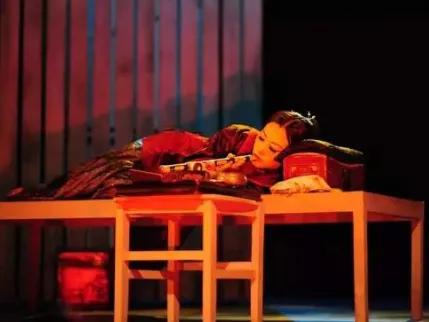 盘点张爱玲作品里为*欲情**陷落的女人