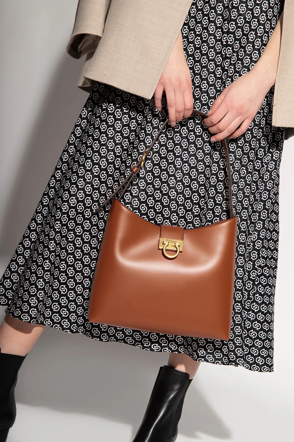 复古辣妹腋下包小众质感新月包,意大利腋下包推荐小众高级款