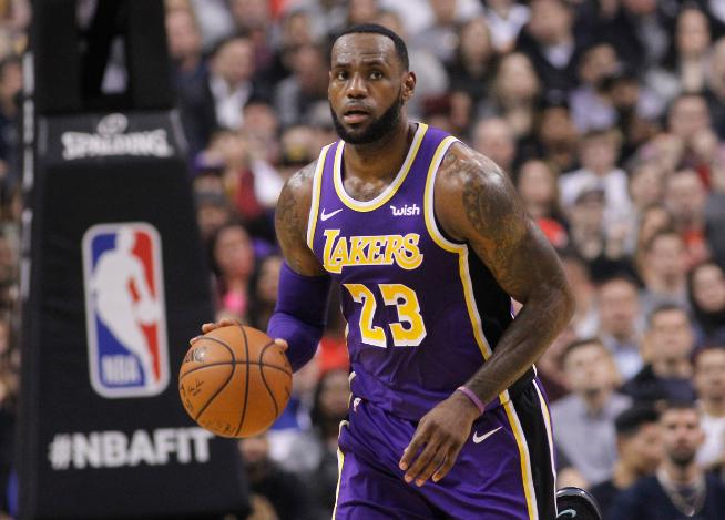 我欠湖人球迷很多，詹姆斯为球队做出牺牲，他还收到了一个好消息