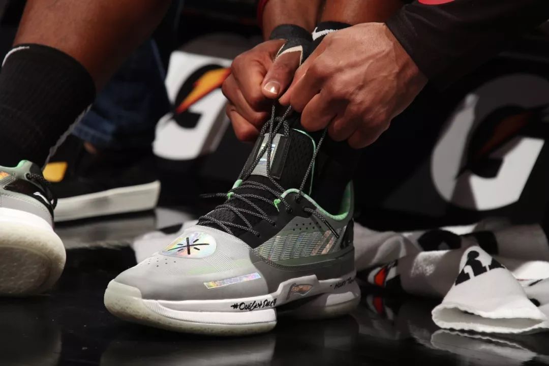 韦德2019年全明星球鞋wow7,韦德穿詹姆斯球鞋