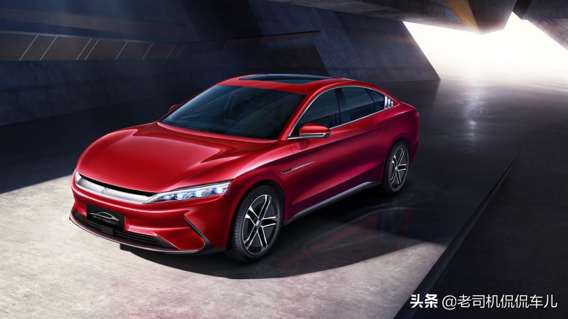 带路虎字母的羽绒服,羽绒服品牌像企鹅