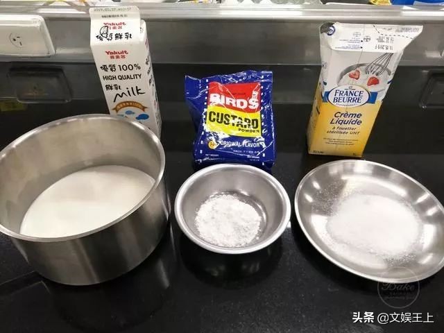 不用出门自己在家做蛋糕,不能出门就自己做了一个蛋糕