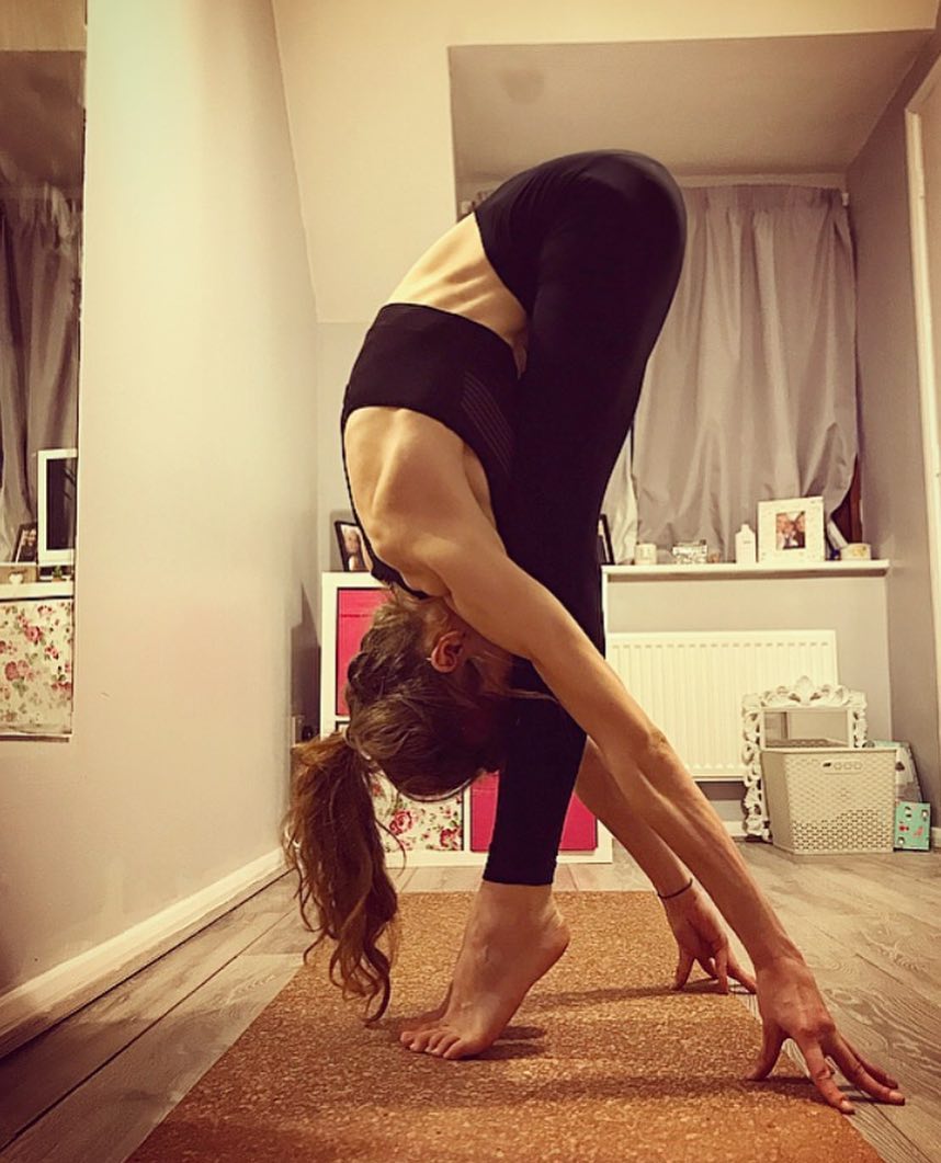 想要小腿又细又长学会这一套动作,小腿有些弯曲怎么变直