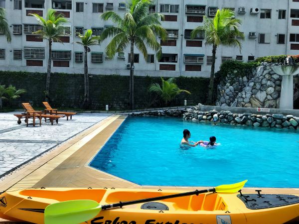 这家酒店有全台唯一「乌龙院主题房」，还能在馆内开赛车