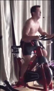 来左边跟我一起画个龙舞蹈慢动作,来左边和我一起画个龙的舞蹈教学