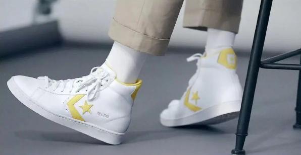 白敬亭代言的安踏鞋的同款,白敬亭同款安踏霸道篮球鞋灰色