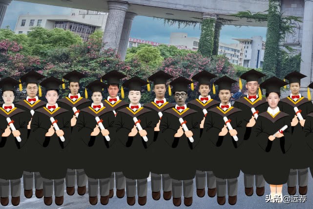 湖南某大学云毕业照火了！被质疑像“恐怖片”！感觉瘆得慌