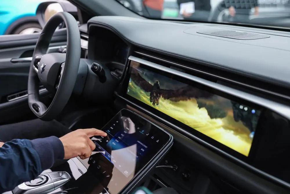 豪华智能与品质都有了试驾ARCFOX极狐αT