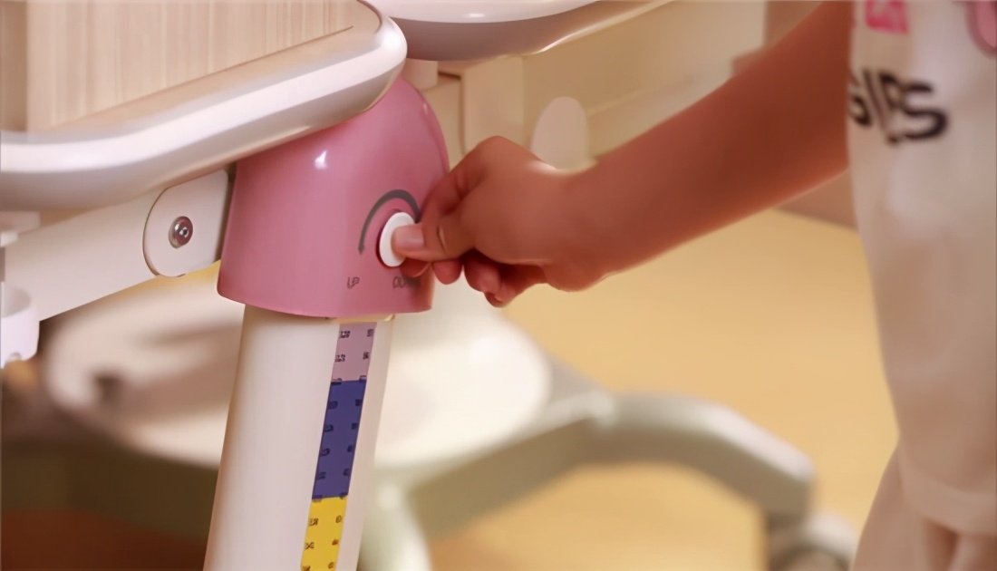 奋进星功能学习桌椅：为孩子的身体健康保驾护航