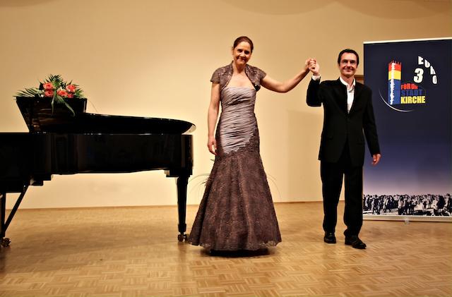 柏林艾斯勒音乐学院中提琴教授,柏林汉斯艾斯勒指挥