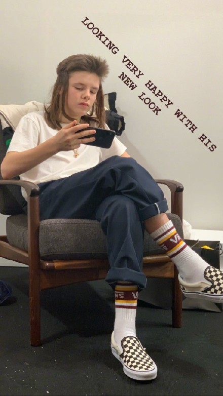 贝小七剪发视频,安娜和贝小七