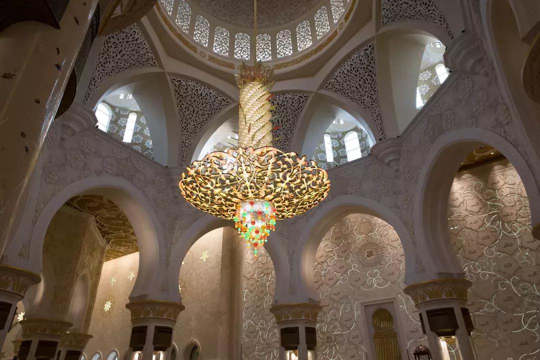 迪拜有钱女人的生活,迪拜土豪为什么有钱