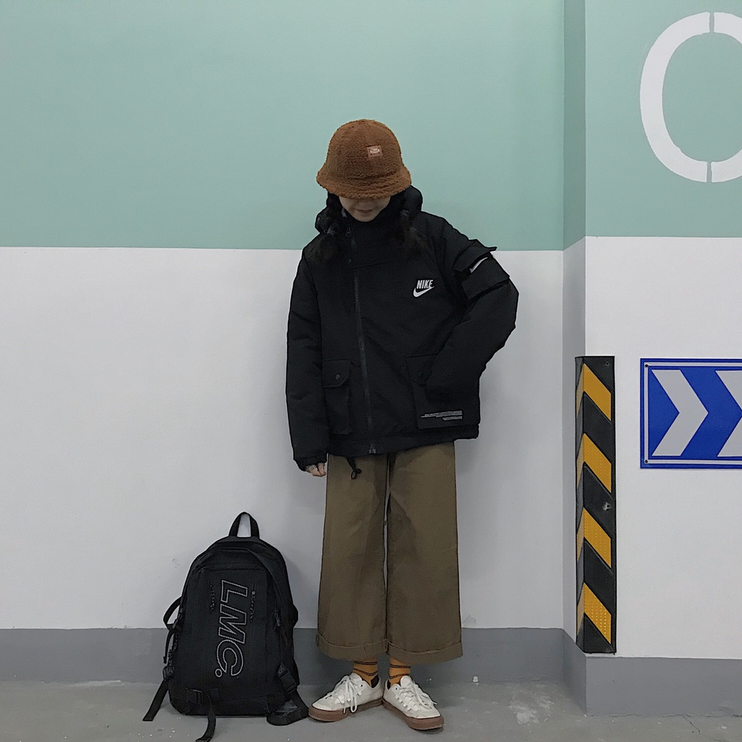 耐克衣服哪个系列穿着好看,耐克红色卫衣新年款