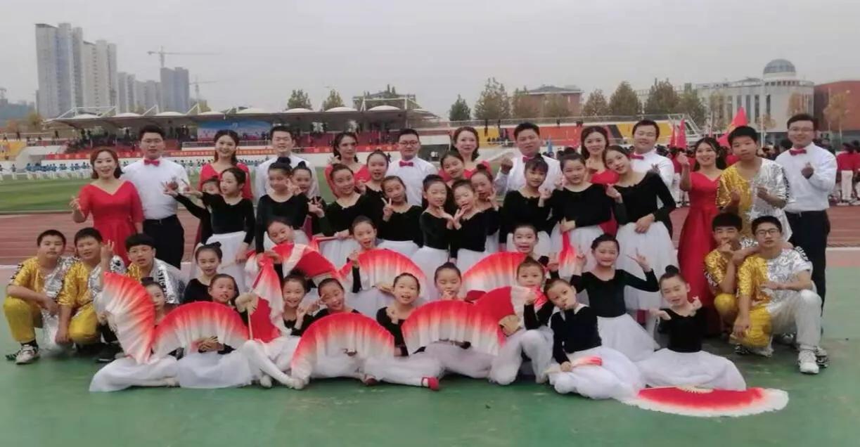 运动青春，激情飞扬