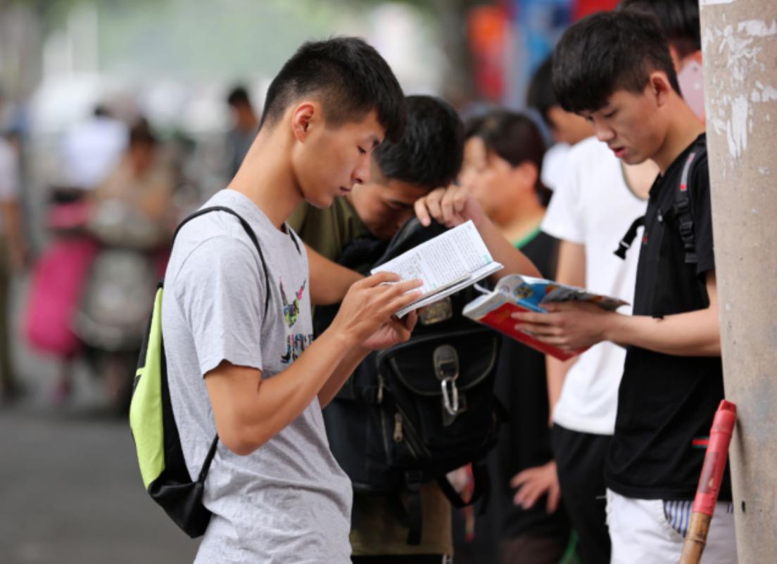 高考300多分上什么专科好就业,高考分数低怎么选大专专业