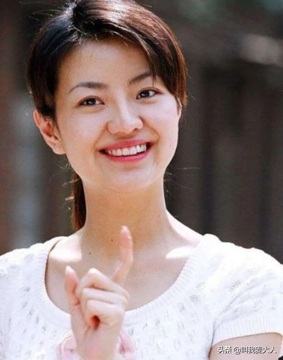 情路坎坷撒贝宁：经5段恋情，初恋比章子怡好看，洋媳妇身价上亿