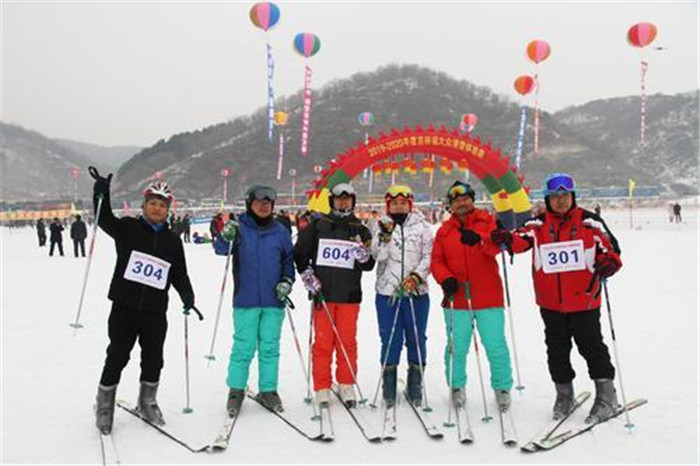 四平叶赫皇家山滑雪场,相约冰雪嘉年华