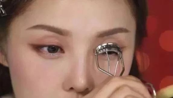 不会化圣诞妆？Pony大神来手把手教你