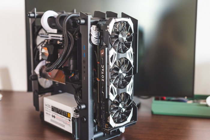 能畅玩三a大作的itx游戏主机,两千元预算性能最强的itx主机