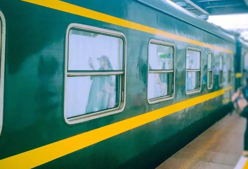 全国首列无轨火车,中国首条中国标准列车