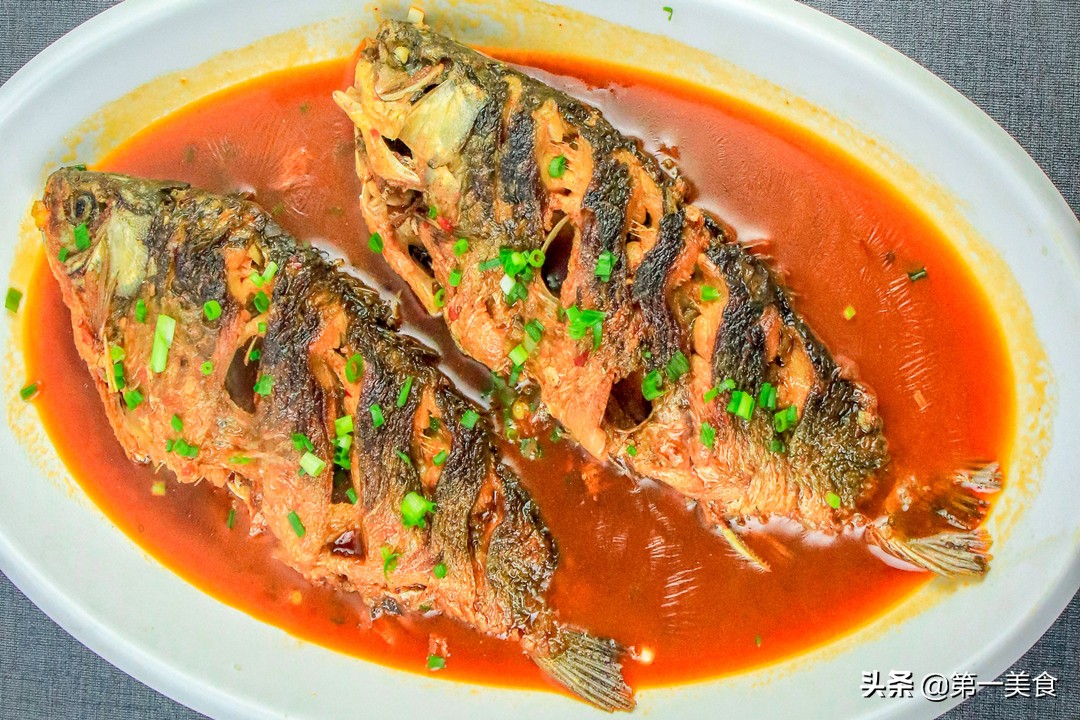 煎鱼一定不要直接下油锅,煎鱼不粘锅不破皮小技巧