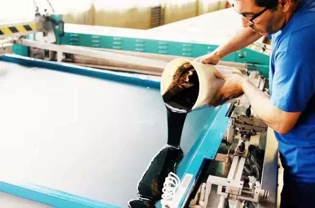 爱马仕90*90丝巾价格,爱马仕丝巾为什么值得收藏