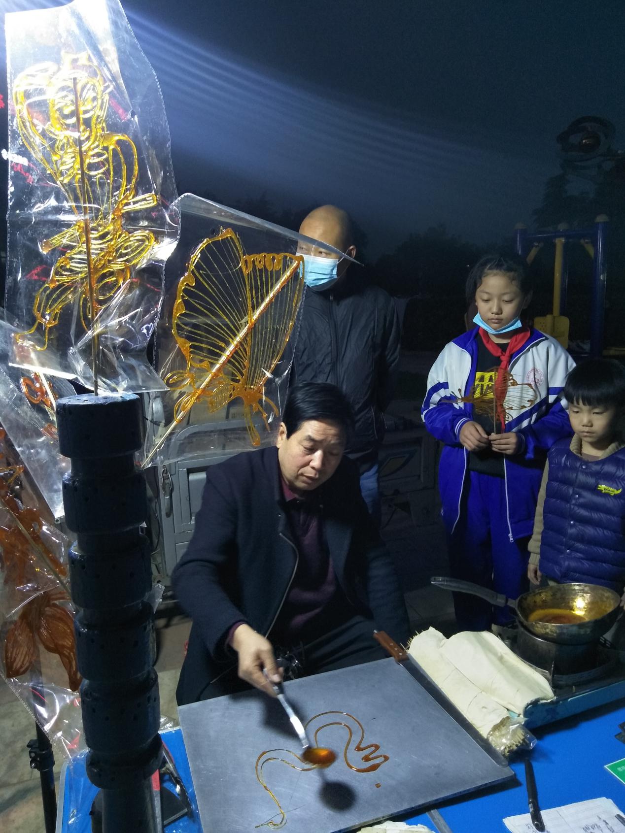 河南方城兰林坡:从用勺作画用花鸟写字的民间艺术家到绘画教育家