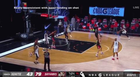 变向过人晃倒,库明加变向暴扣