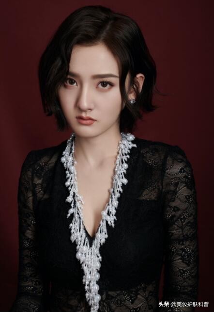 鼻子出油挤出白色的东西怎么解决,鼻子爱出油怎么解决又脱皮