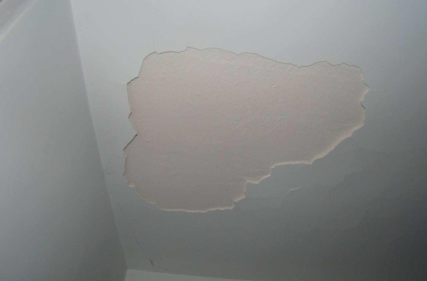 房顶乳胶漆开裂起皮怎么回事,乳胶漆开裂起皮怎么补救